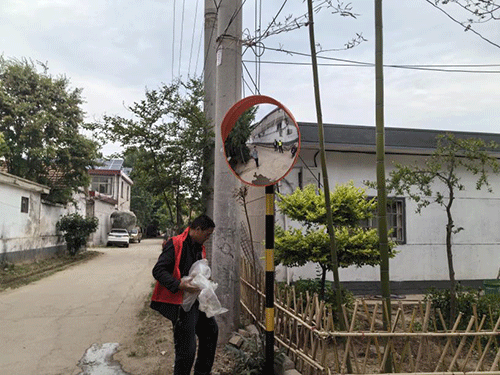 “一角”镜子换来“十分”安全1.gif